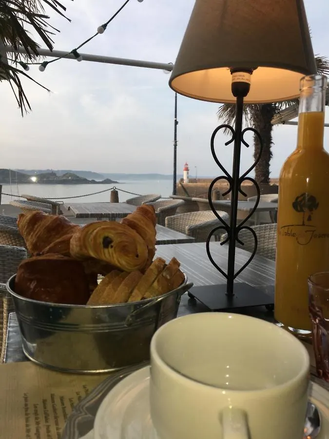 Hotel La Table De Jeanne Erquy 2*,